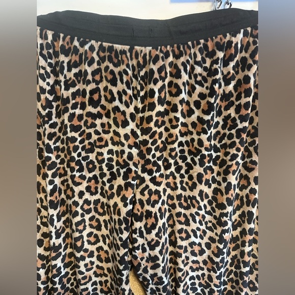 Secret Treasures Leopard Print Sweater And Pant Set Size 2XL - Picture 10 of 10